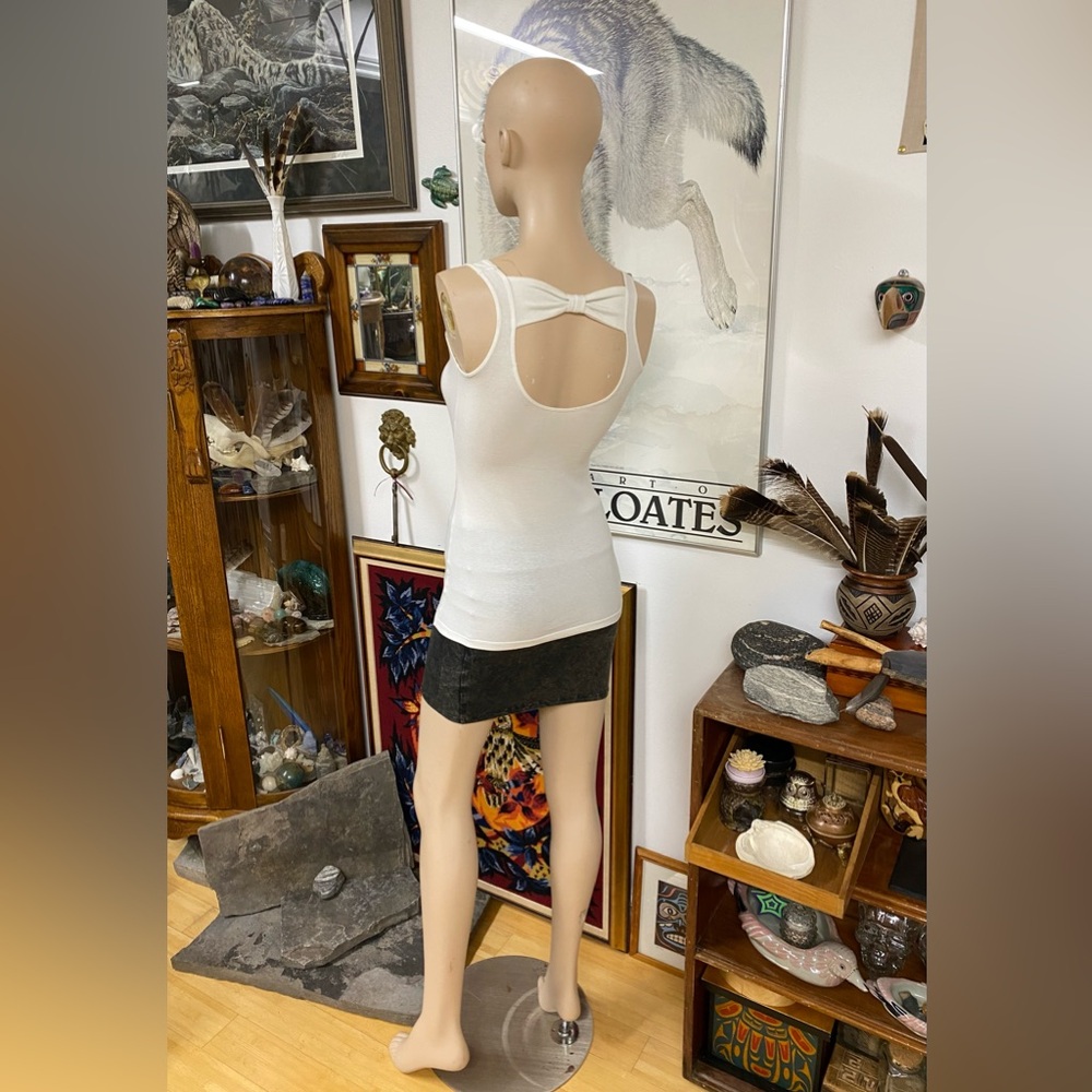 🐦‍⬛ 5/$25 🐦‍⬛ White Tank with Open Back